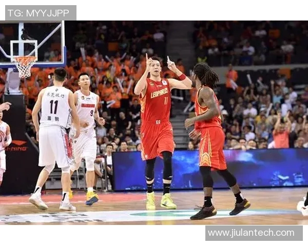 深圳篮球队在城市联赛中以74分高居积分榜首位展现强大实力